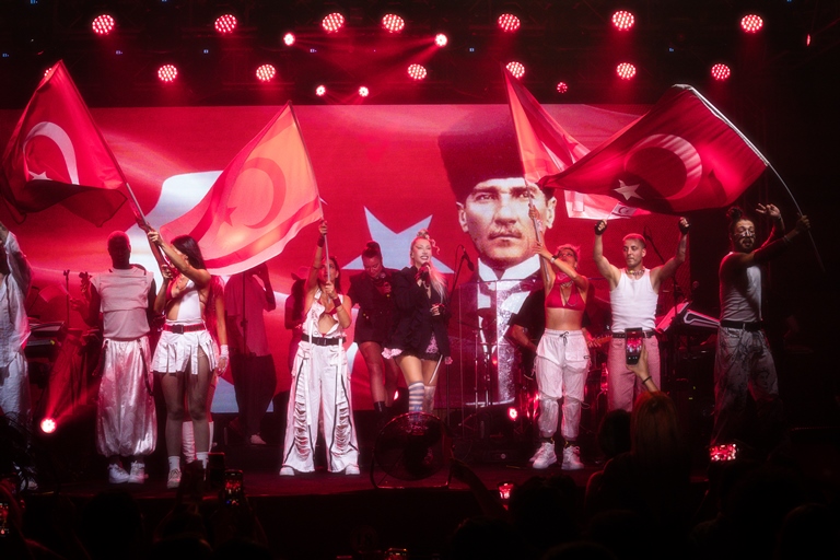 Hande Yener Kbrsa Bayram Yaatt! 